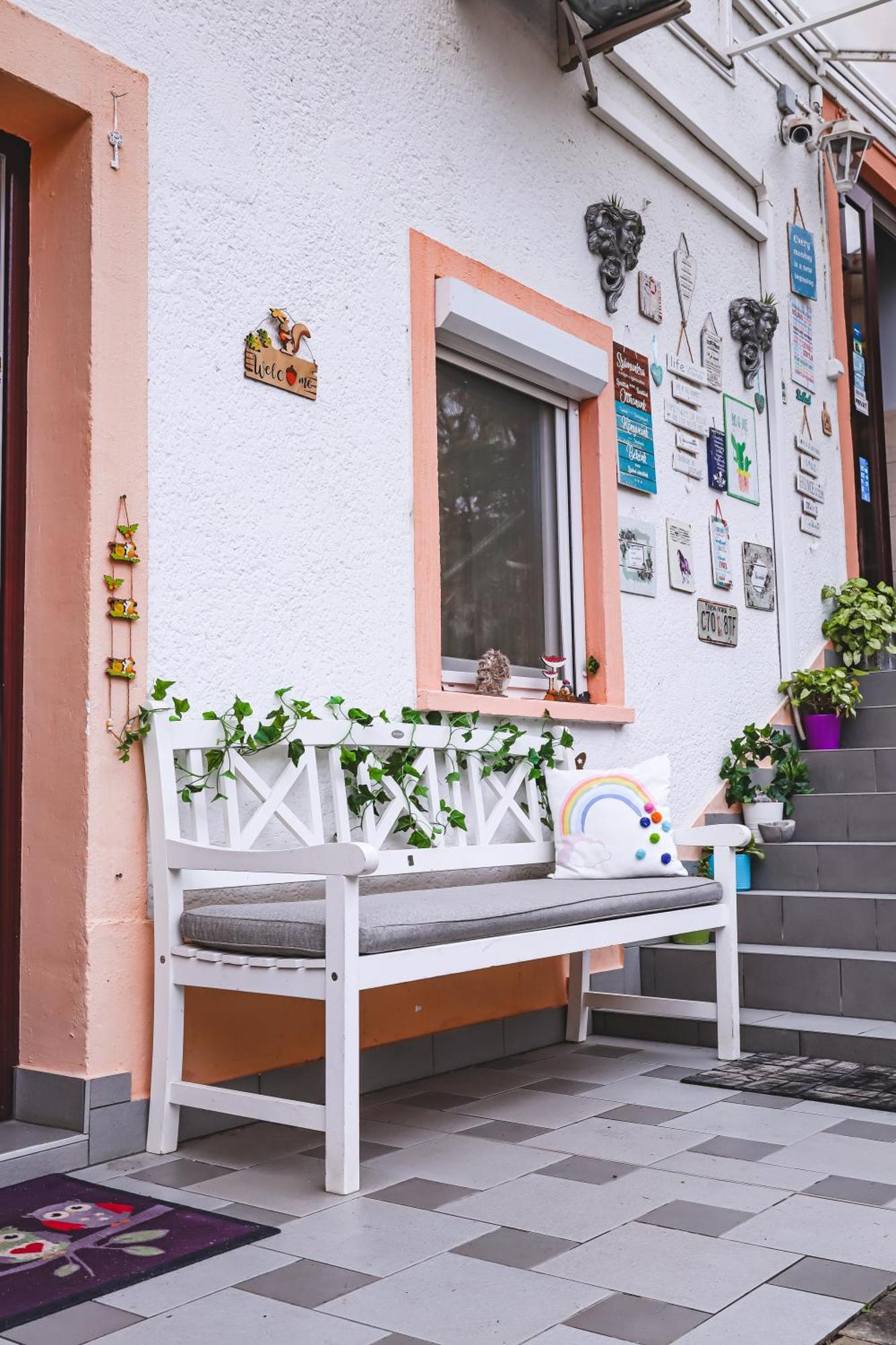 Szivarvany Panzio Szeged Exteriör bild